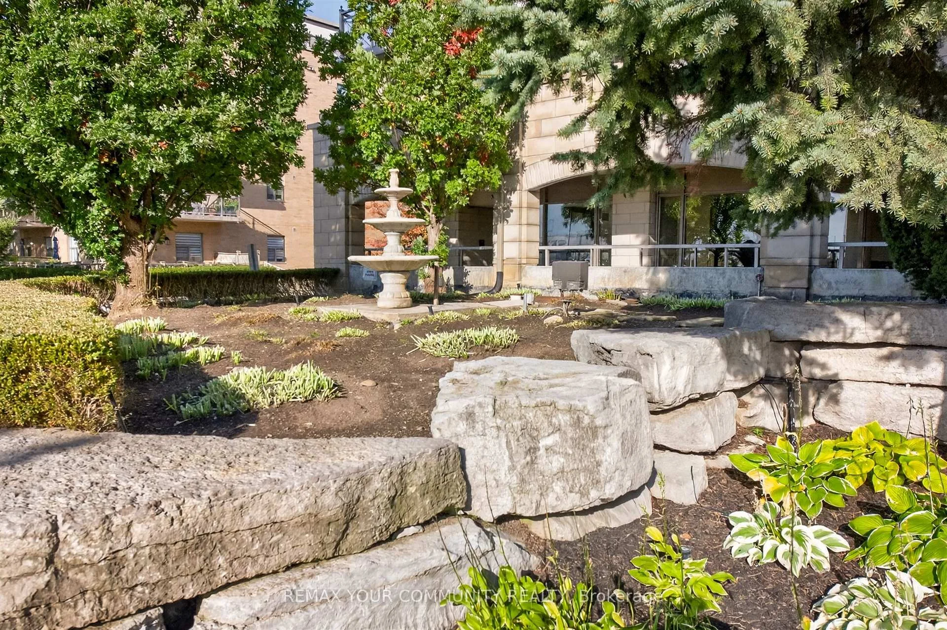 Photo 10 of Unit 110, 2500 Rutherford Road, Vaughan, Maple — HOMEH