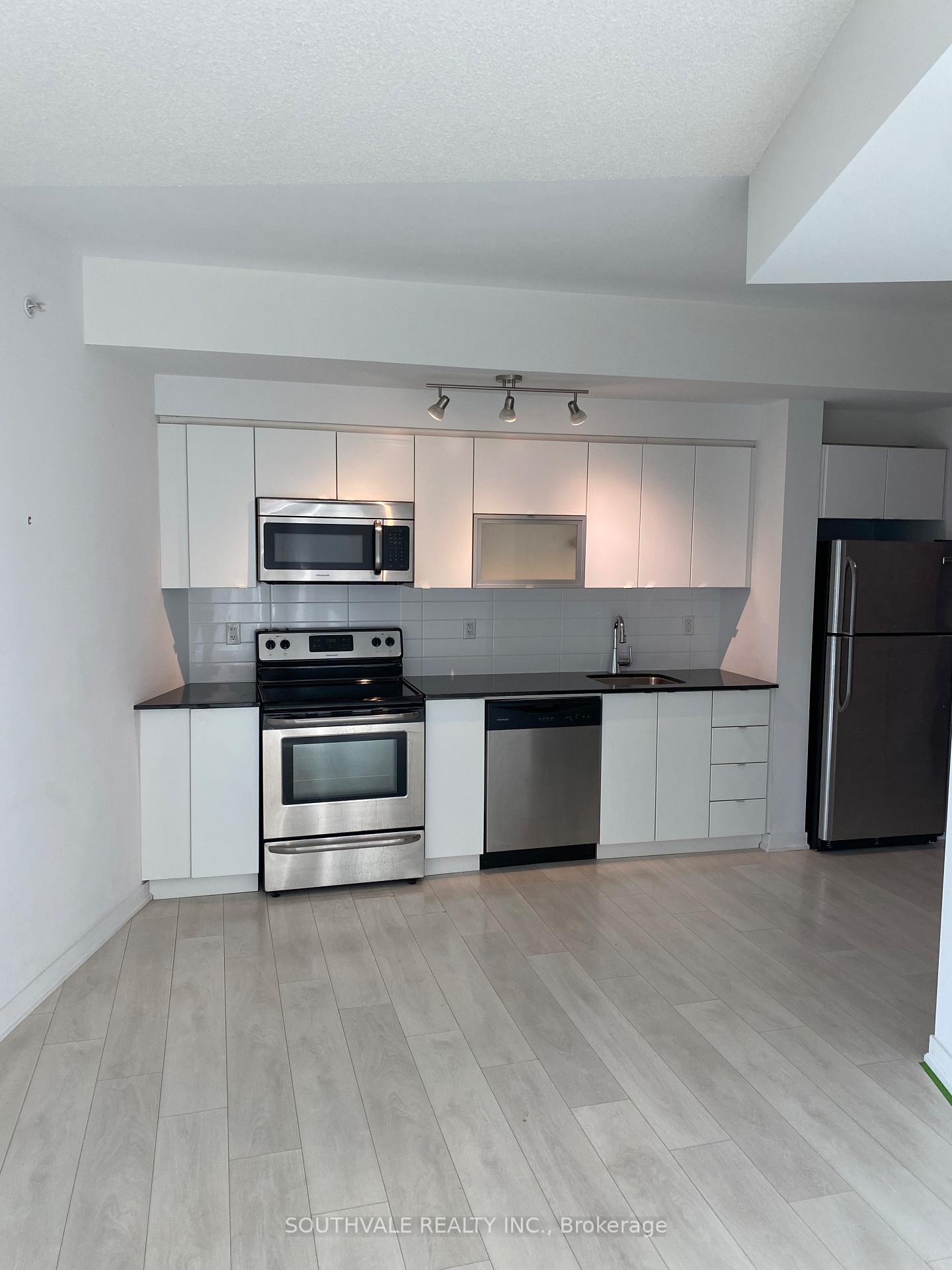 Photo of Unit 1014, 150 East Liberty Street