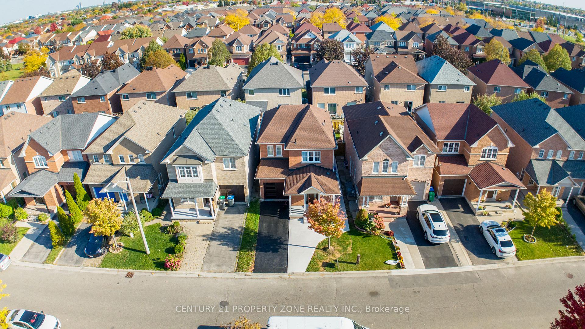 Photo 4 of 84 Tideland Drive, Brampton, Fletcher's Meadow — HOMEH