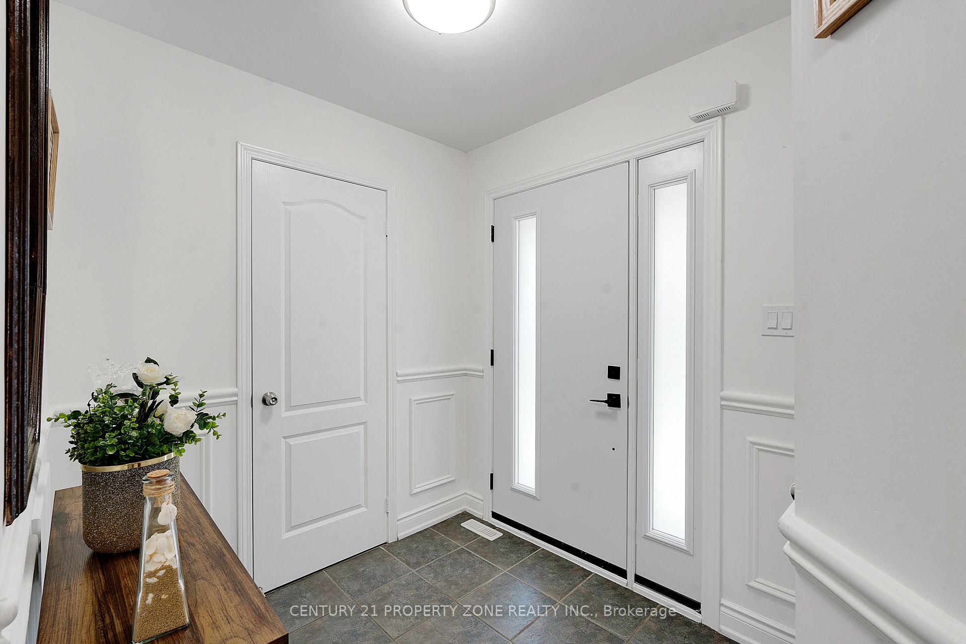 Photo 6 of 84 Tideland Drive, Brampton, Fletcher's Meadow — HOMEH