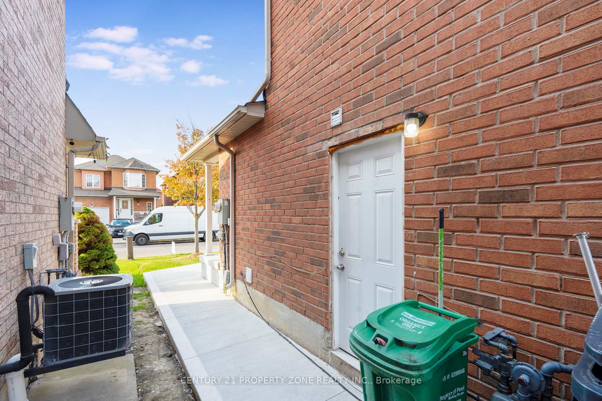 Photo 27 of 84 Tideland Drive, Brampton, Fletcher's Meadow — HOMEH