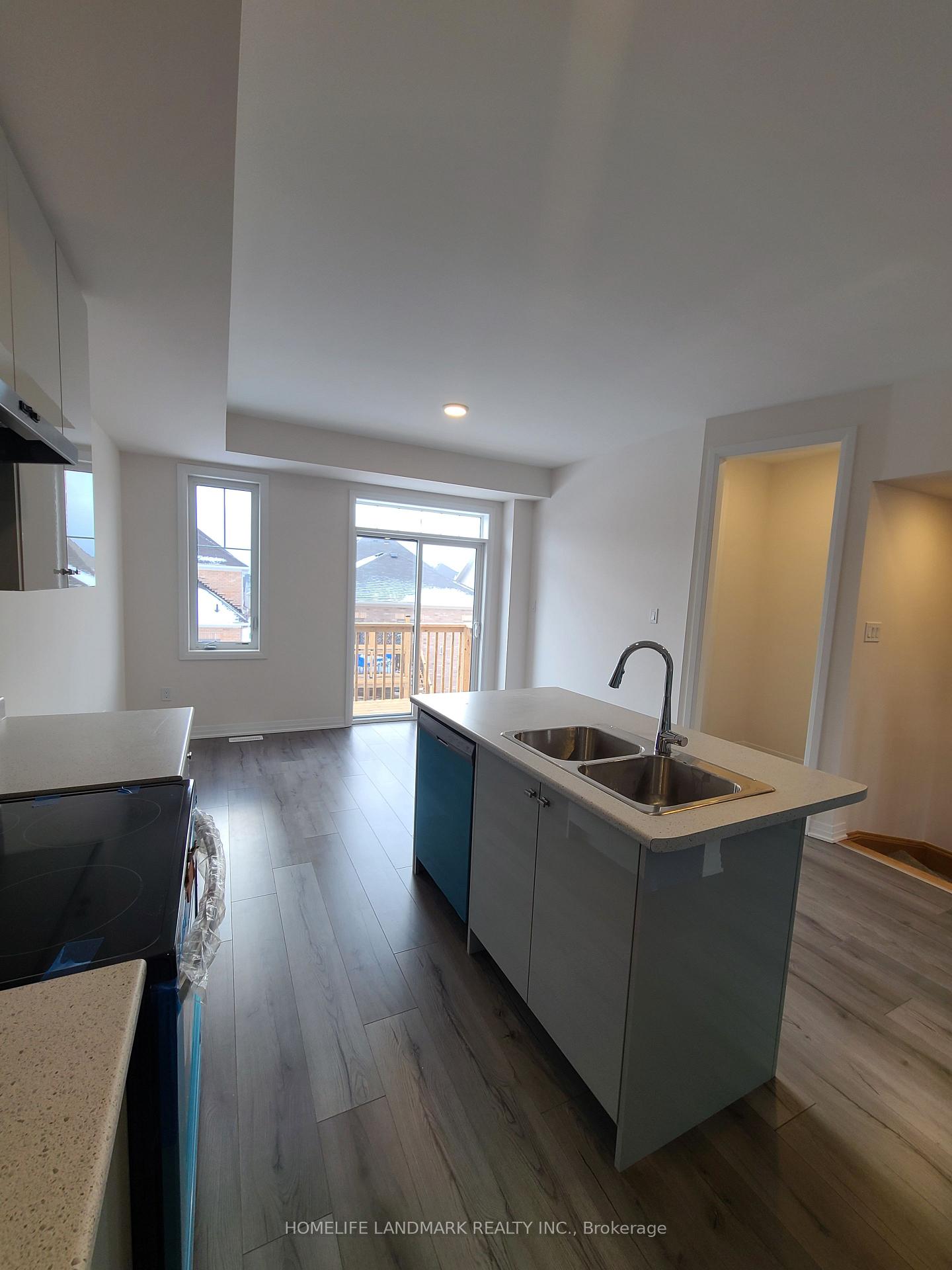 Photo 9 of 51 Bavin Street, Clarington, Bowmanville — HOMEH