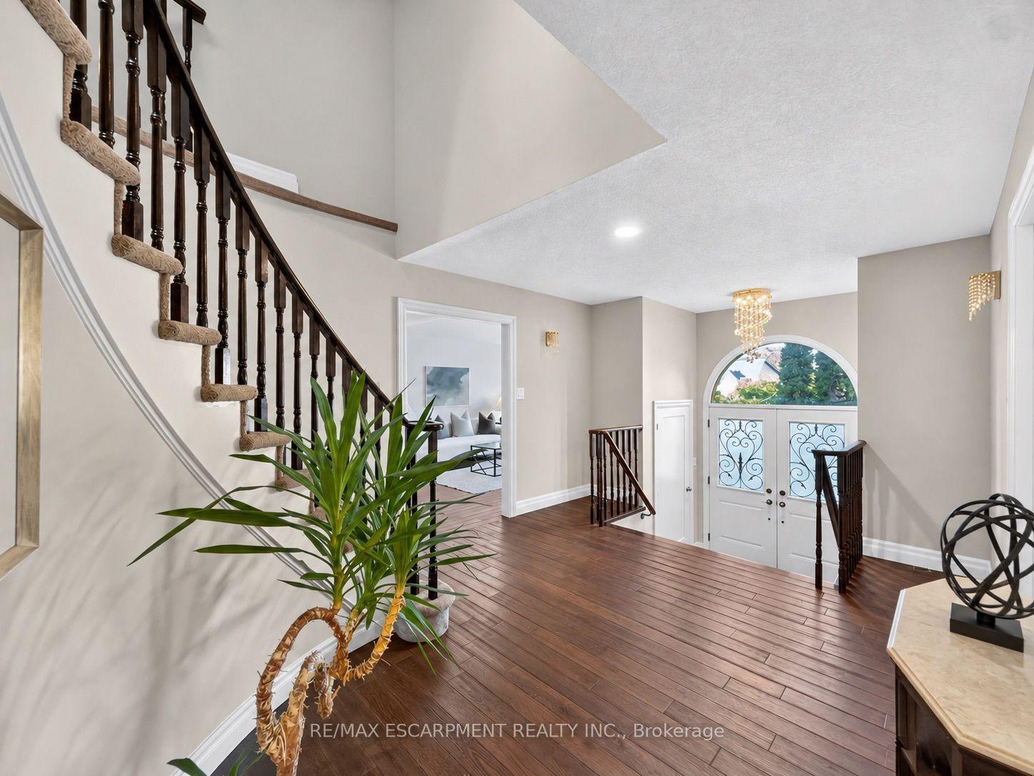 Photo 4 of 12 Sundrop Court, Hamilton, Iroquoia Heights — HOMEH