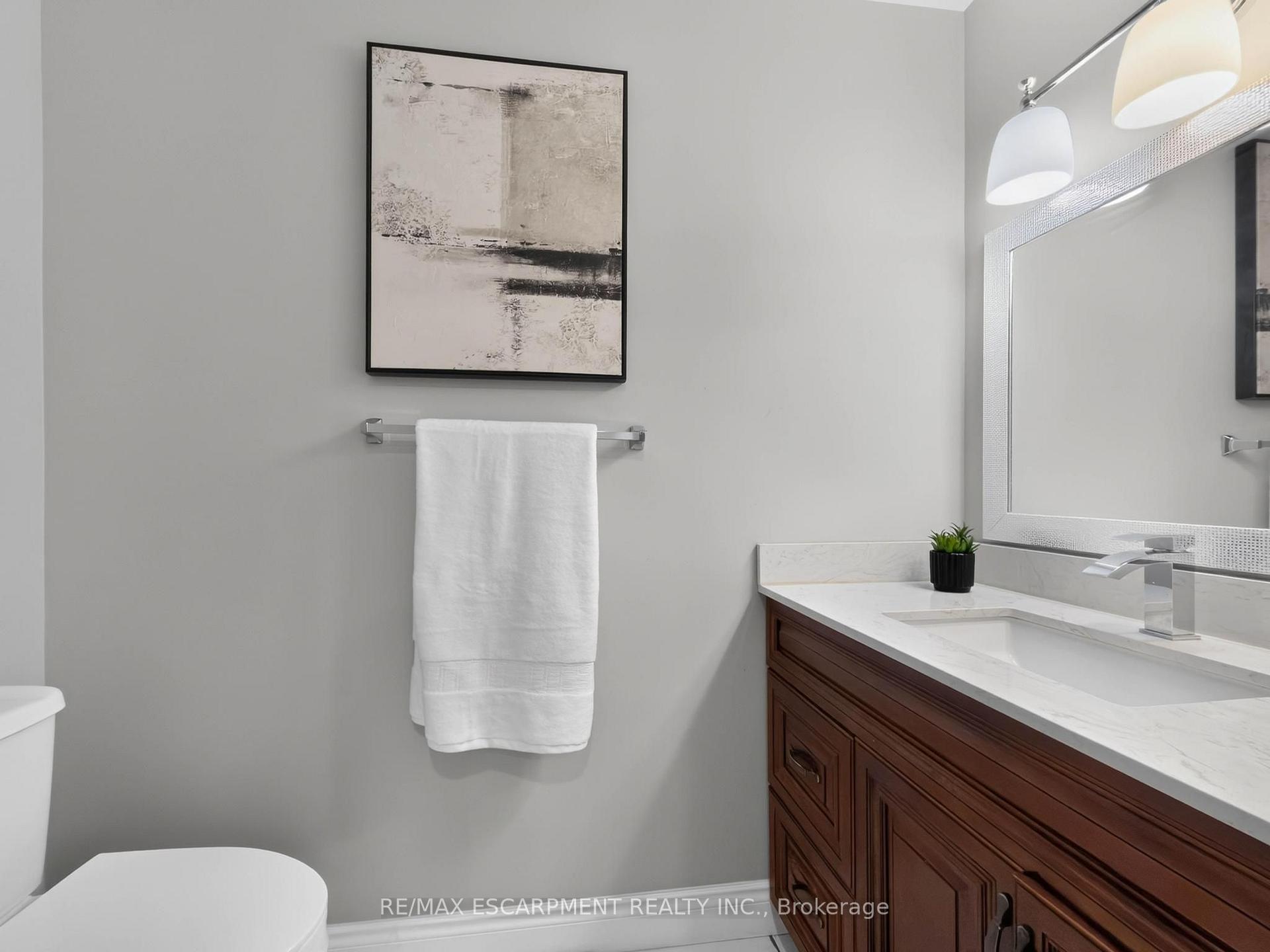 Photo 5 of 12 Sundrop Court, Hamilton, Iroquoia Heights — HOMEH