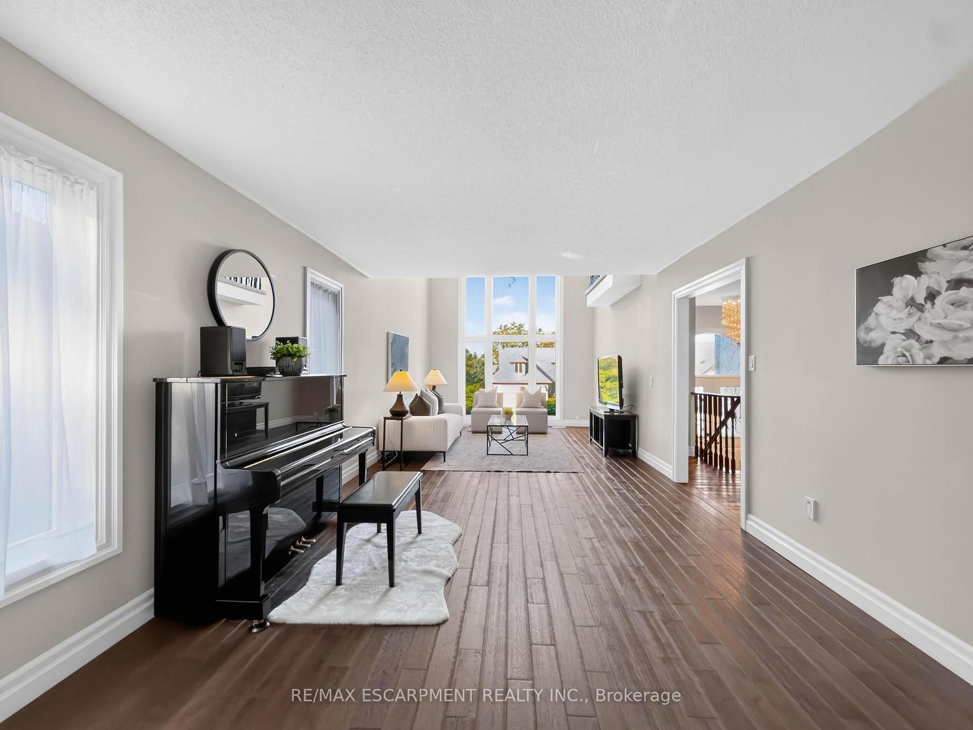 Photo 8 of 12 Sundrop Court, Hamilton, Iroquoia Heights — HOMEH