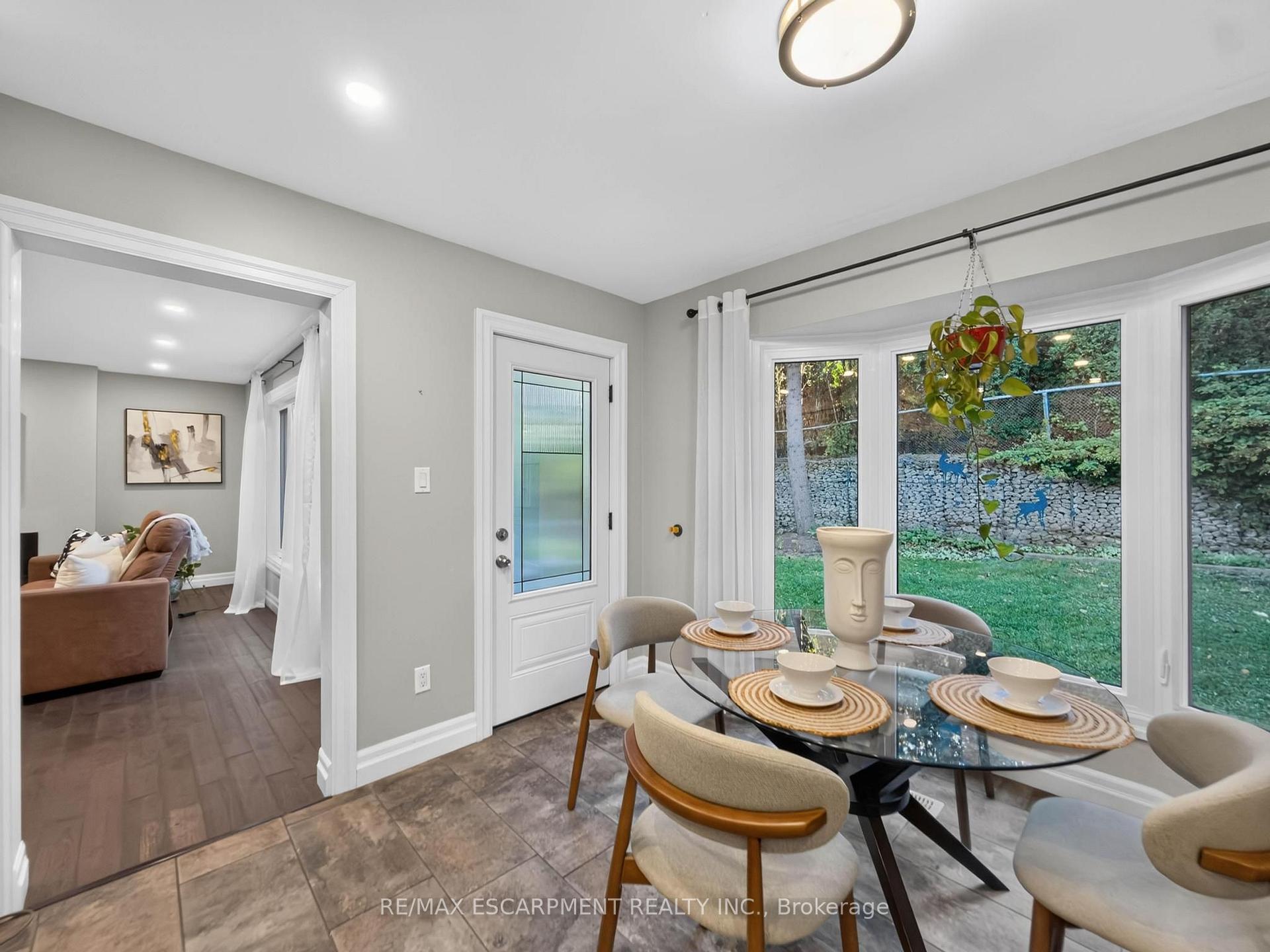 Photo 17 of 12 Sundrop Court, Hamilton, Iroquoia Heights — HOMEH