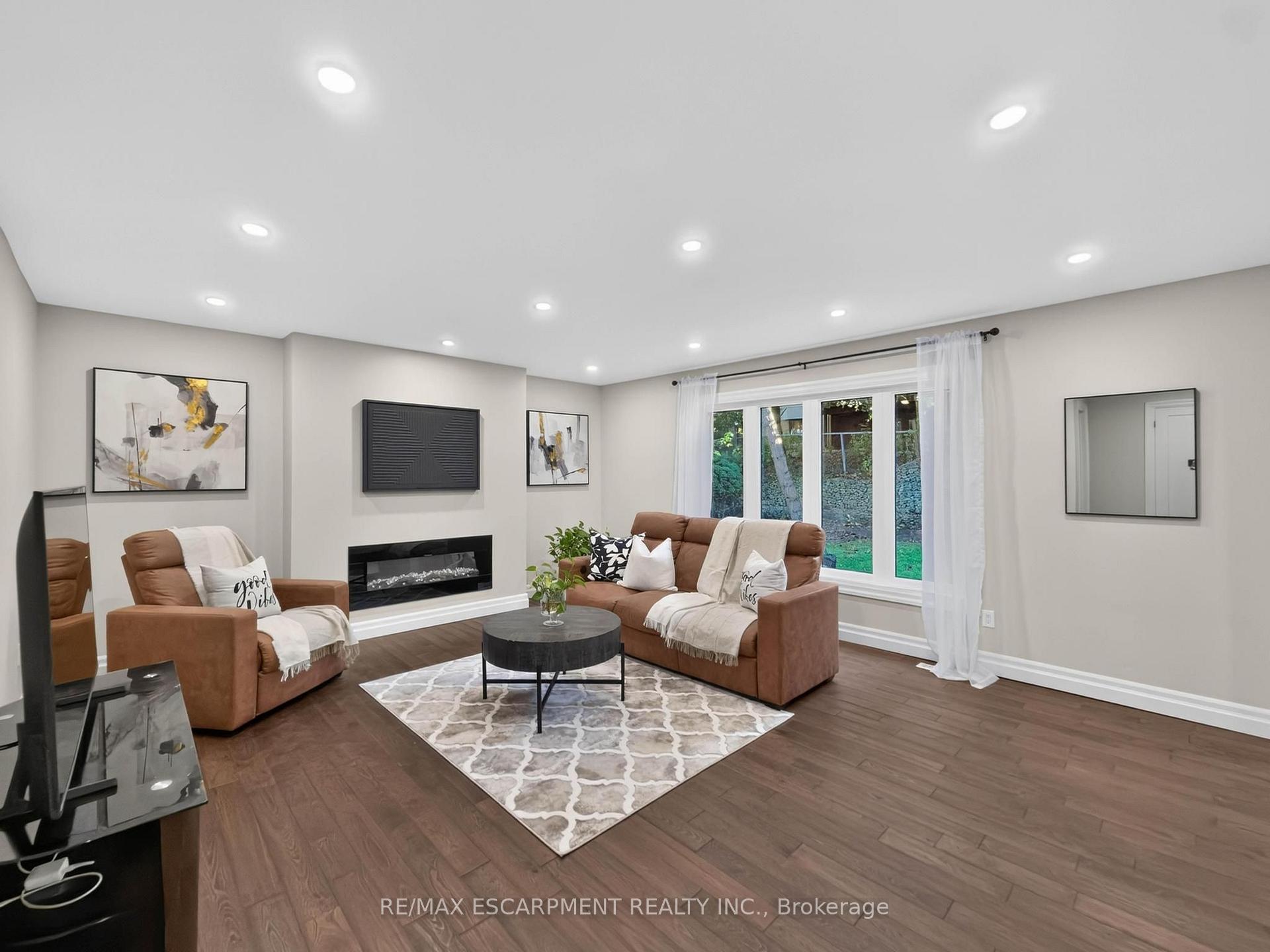 Photo 18 of 12 Sundrop Court, Hamilton, Iroquoia Heights — HOMEH