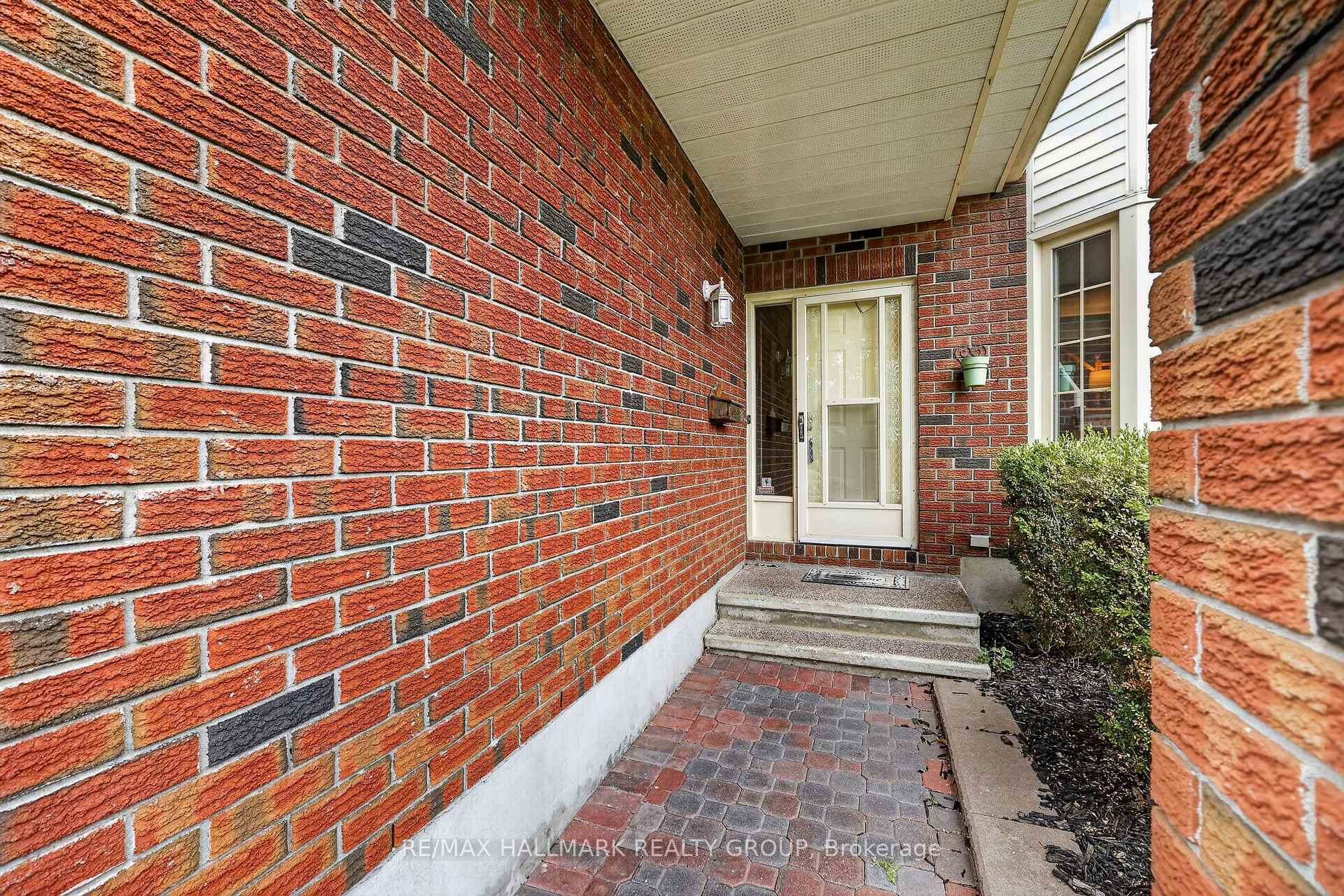 Photo 2 of 684 Mathieu Way, Ottawa, Fallingbrook/Pineridge — HOMEH