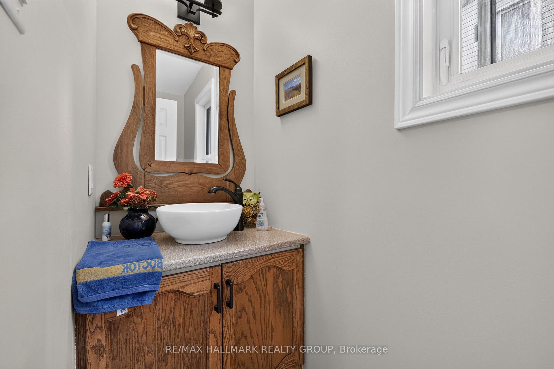 Photo 5 of 684 Mathieu Way, Ottawa, Fallingbrook/Pineridge — HOMEH