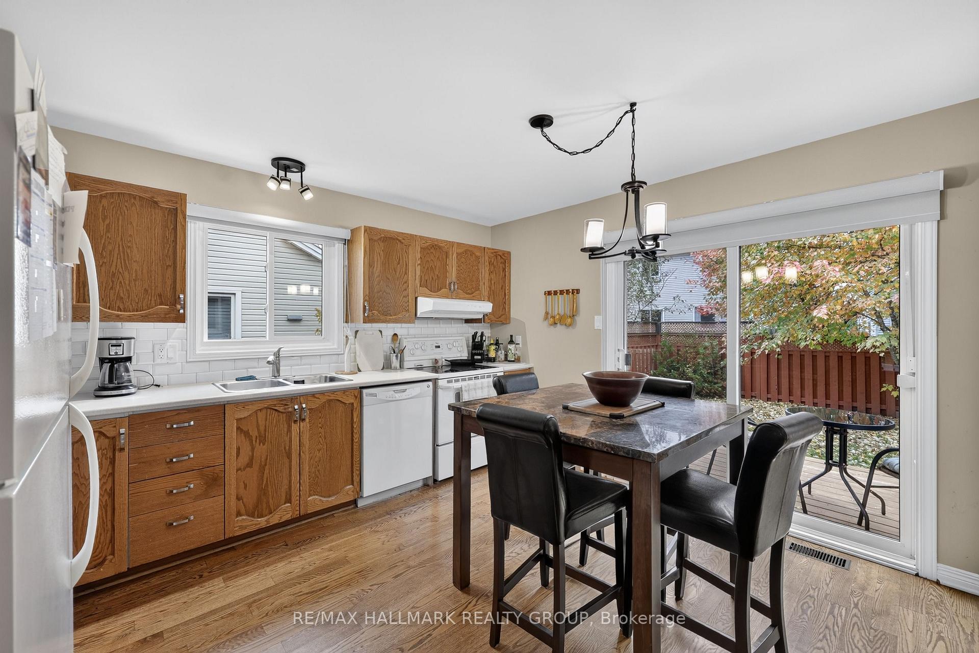 Photo 11 of 684 Mathieu Way, Ottawa, Fallingbrook/Pineridge — HOMEH