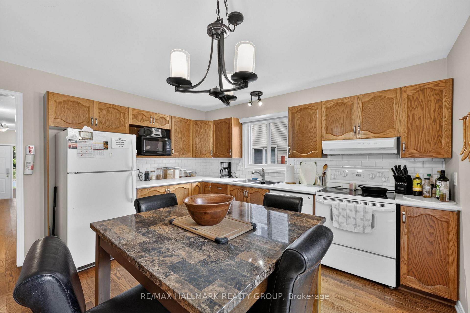 Photo 12 of 684 Mathieu Way, Ottawa, Fallingbrook/Pineridge — HOMEH