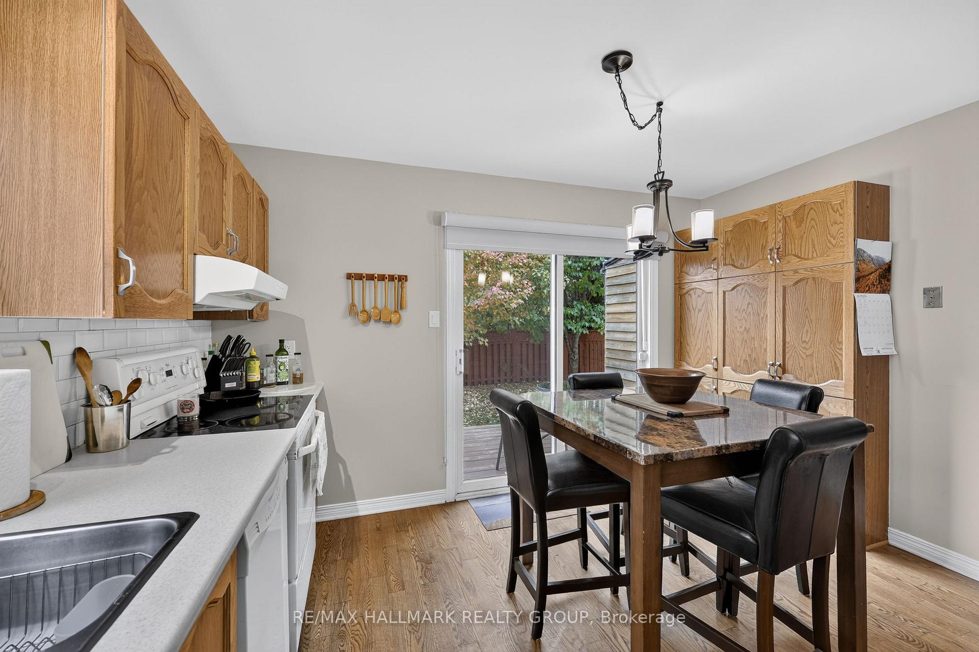 Photo 14 of 684 Mathieu Way, Ottawa, Fallingbrook/Pineridge — HOMEH