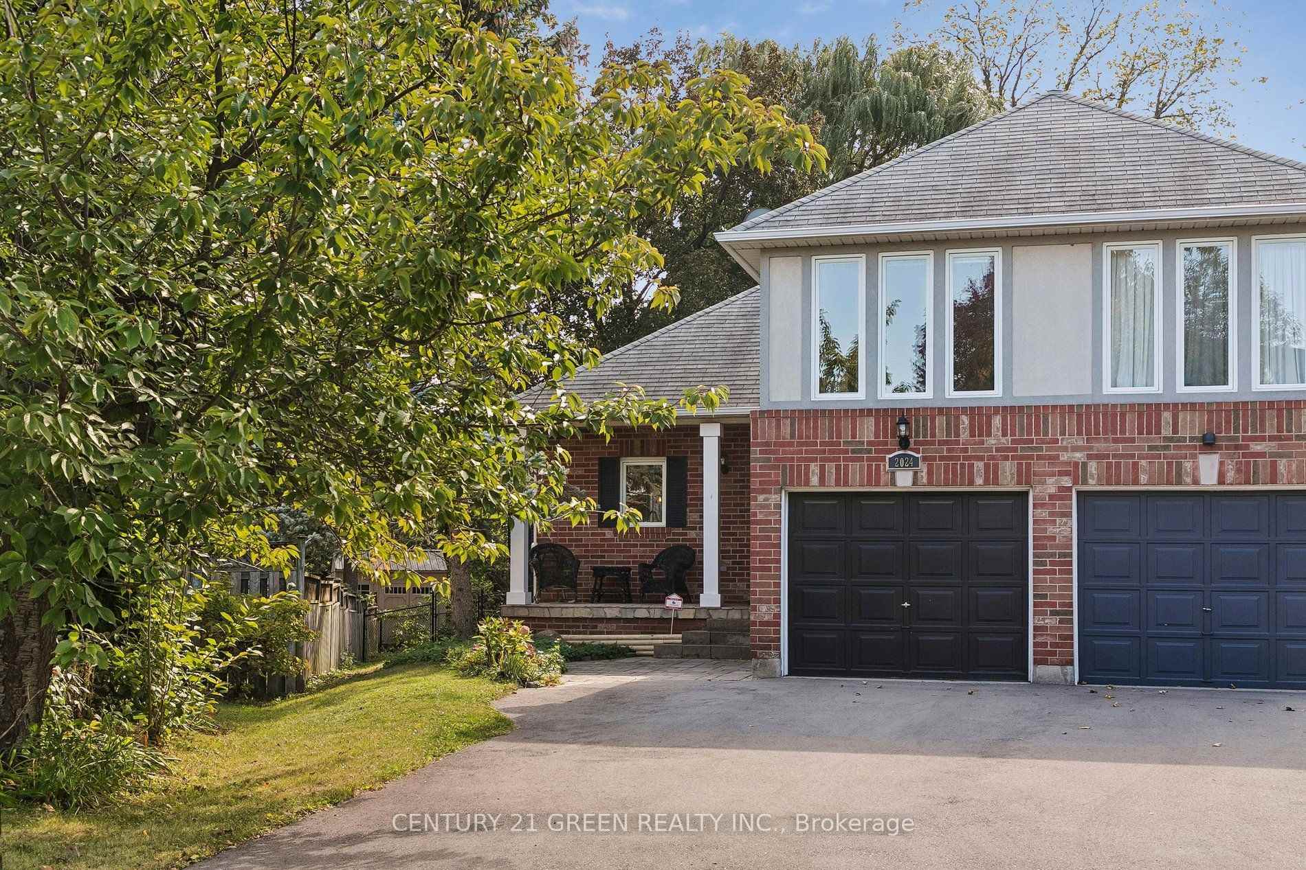 Photo 2 of 2024 Grovetree Lane, Burlington, Brant — HOMEH