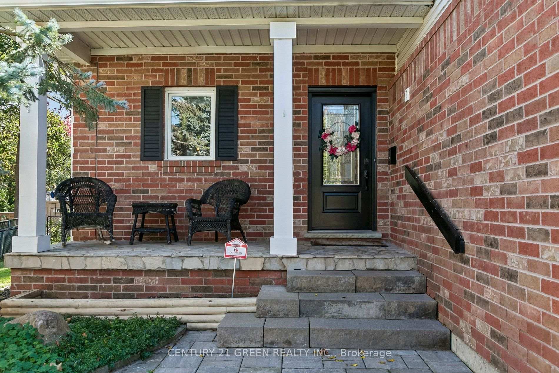 Photo 3 of 2024 Grovetree Lane, Burlington, Brant — HOMEH
