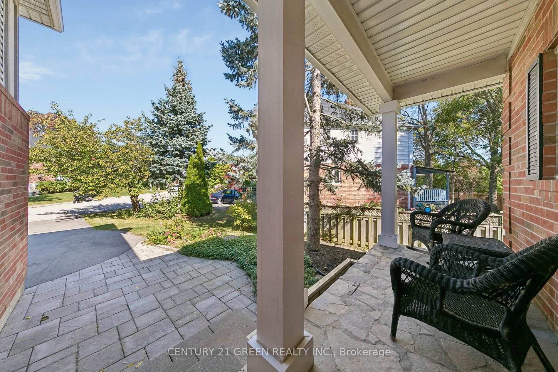Photo 4 of 2024 Grovetree Lane, Burlington, Brant — HOMEH