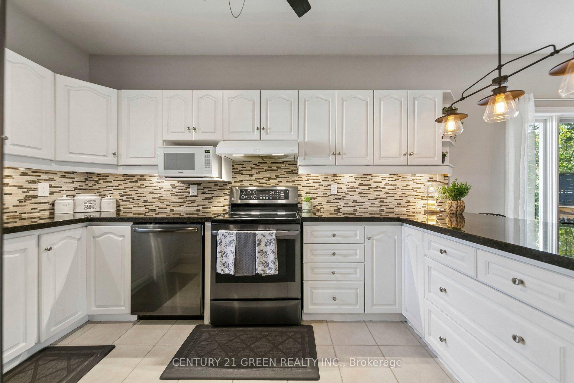 Photo 13 of 2024 Grovetree Lane, Burlington, Brant — HOMEH