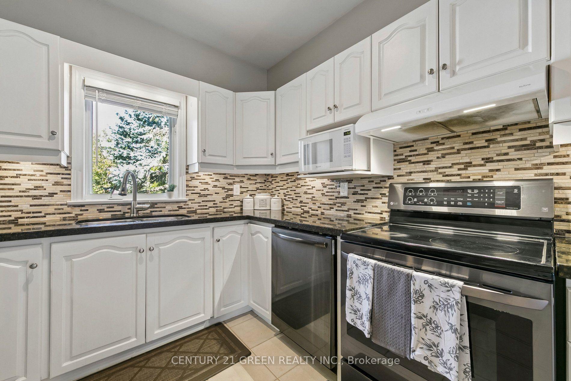 Photo 14 of 2024 Grovetree Lane, Burlington, Brant — HOMEH