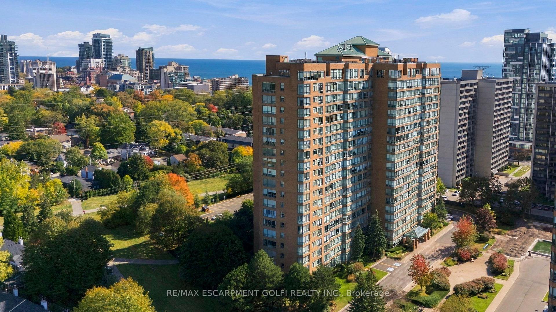 Photo 3 of Unit 1406, 1276 Maple Crossing Boulevard, Burlington, Roseland — HOMEH
