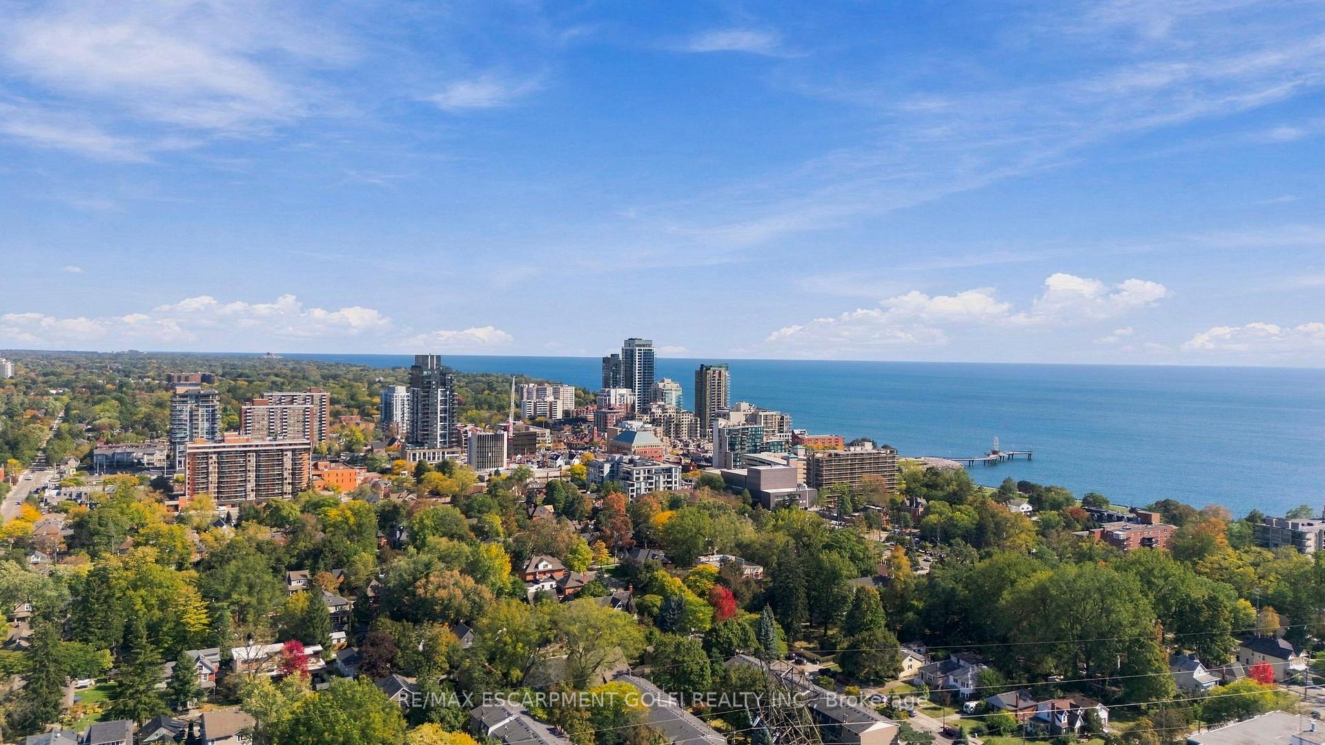 Photo 4 of Unit 1406, 1276 Maple Crossing Boulevard, Burlington, Roseland — HOMEH