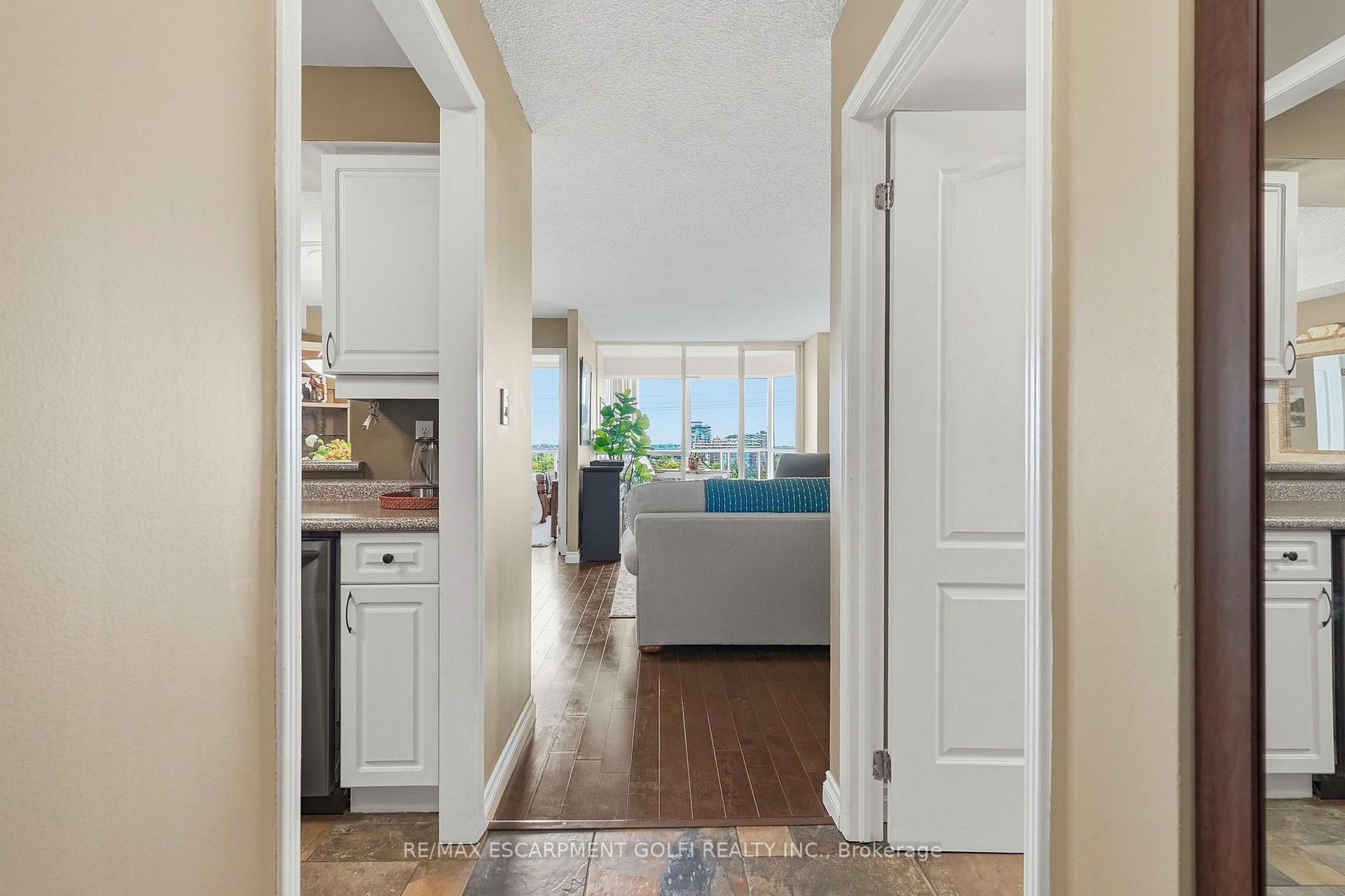 Photo 6 of Unit 1406, 1276 Maple Crossing Boulevard, Burlington, Roseland — HOMEH