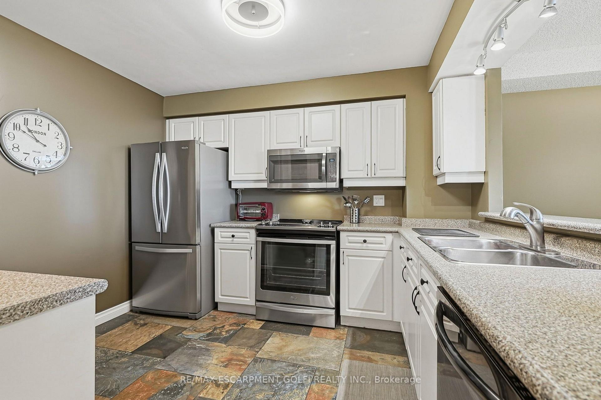 Photo 7 of Unit 1406, 1276 Maple Crossing Boulevard, Burlington, Roseland — HOMEH