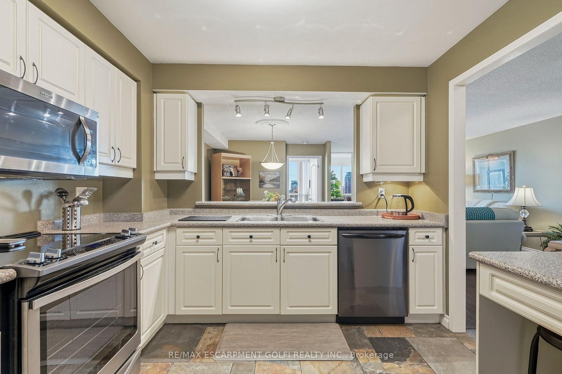 Photo 8 of Unit 1406, 1276 Maple Crossing Boulevard, Burlington, Roseland — HOMEH