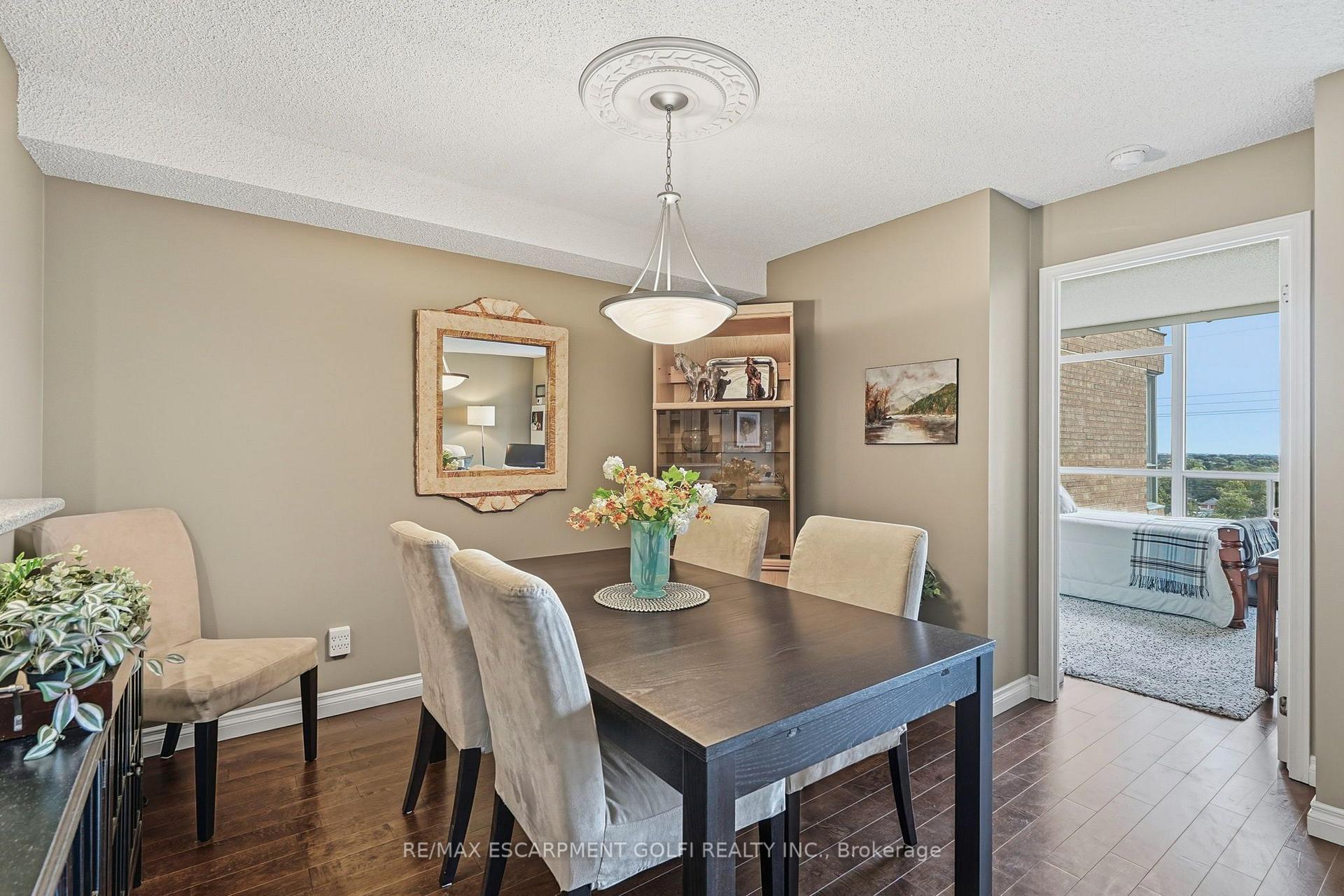 Photo 9 of Unit 1406, 1276 Maple Crossing Boulevard, Burlington, Roseland — HOMEH