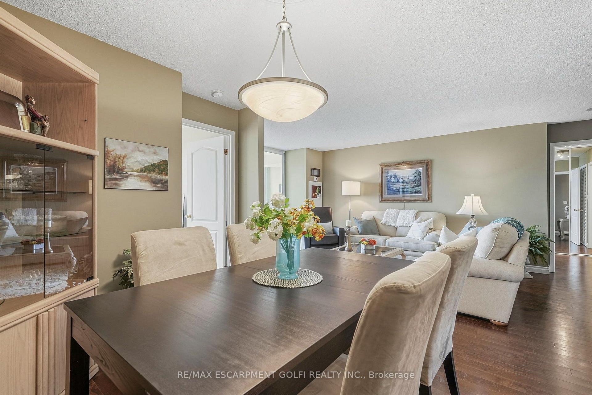 Photo 10 of Unit 1406, 1276 Maple Crossing Boulevard, Burlington, Roseland — HOMEH