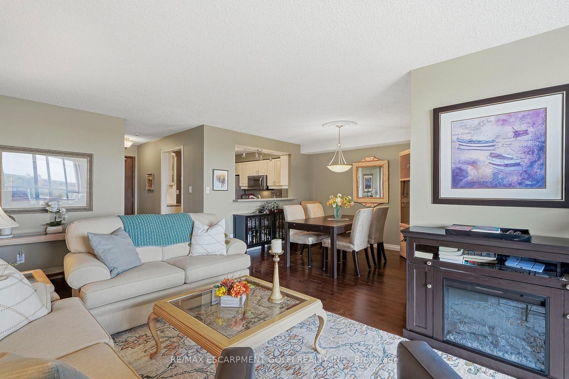 Photo 11 of Unit 1406, 1276 Maple Crossing Boulevard, Burlington, Roseland — HOMEH