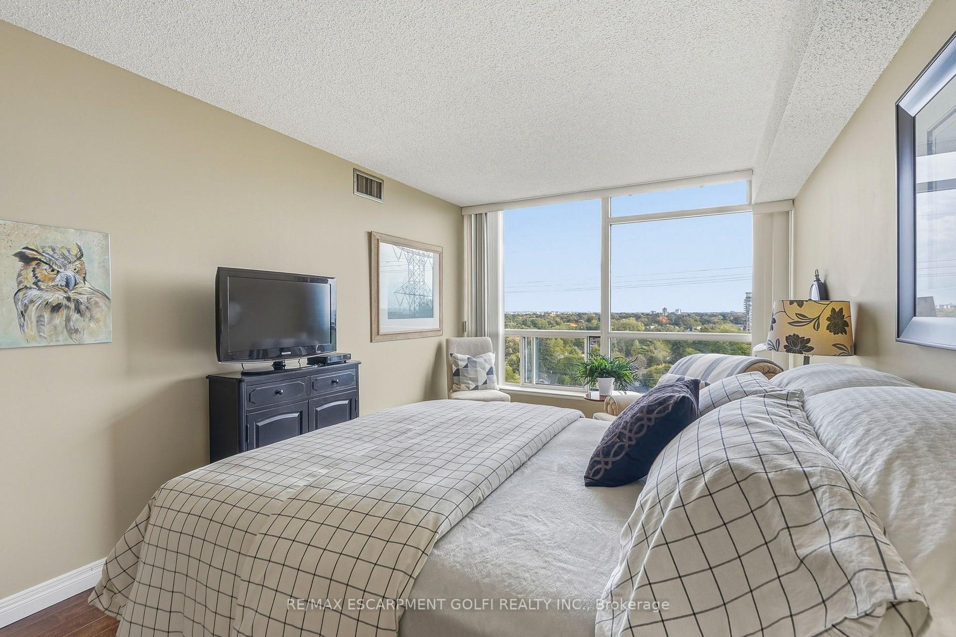 Photo 17 of Unit 1406, 1276 Maple Crossing Boulevard, Burlington, Roseland — HOMEH