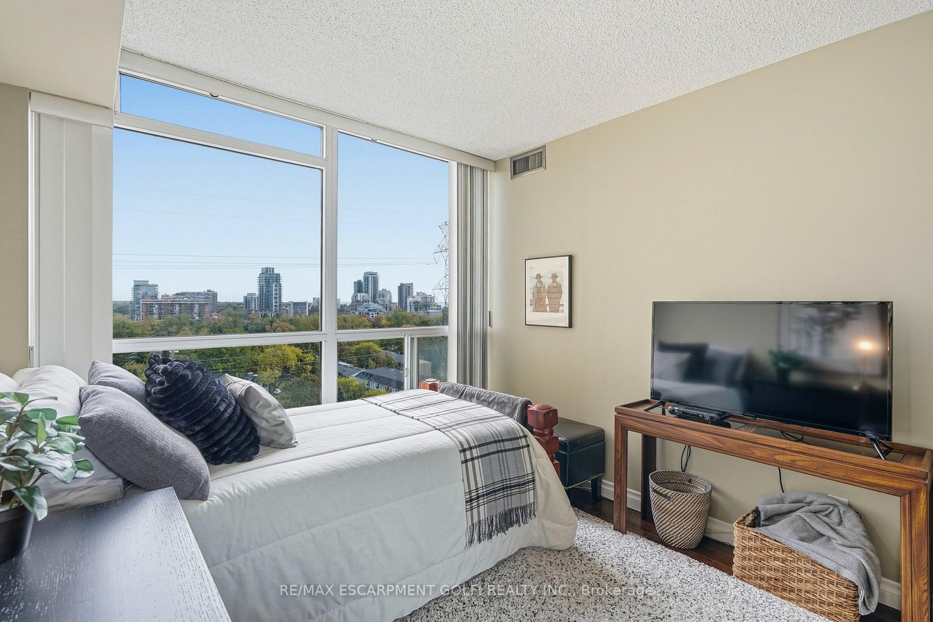Photo 21 of Unit 1406, 1276 Maple Crossing Boulevard, Burlington, Roseland — HOMEH