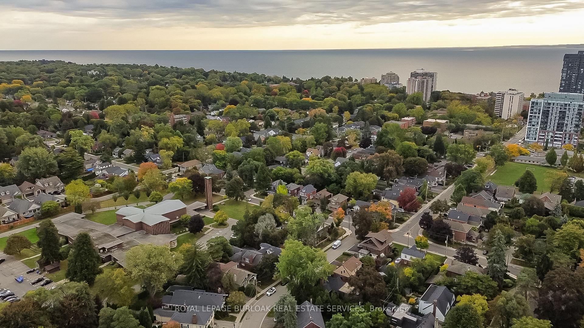 Photo 2 of 2104 Emerald Crescent, Burlington, Brant — HOMEH
