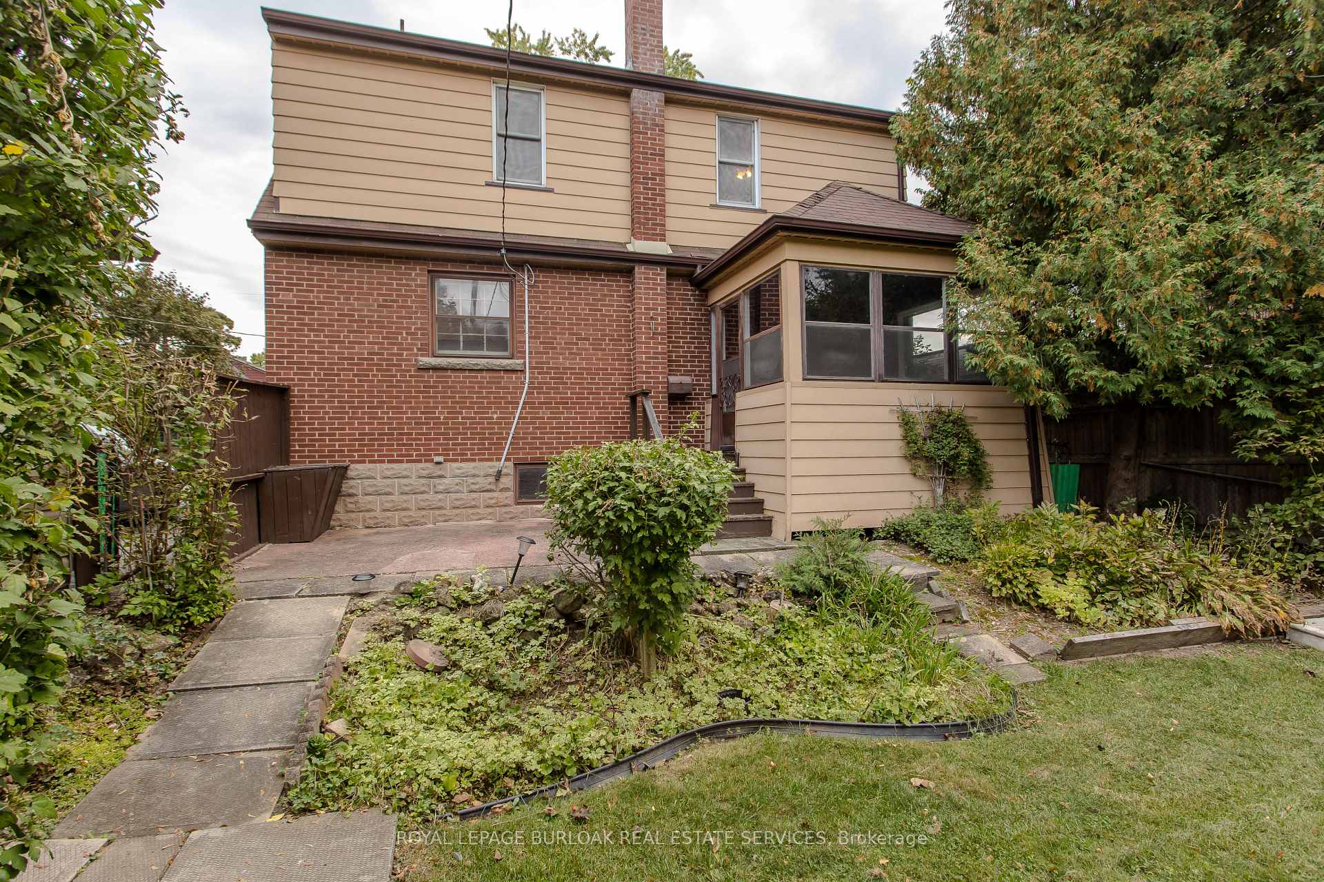 Photo 3 of 2104 Emerald Crescent, Burlington, Brant — HOMEH