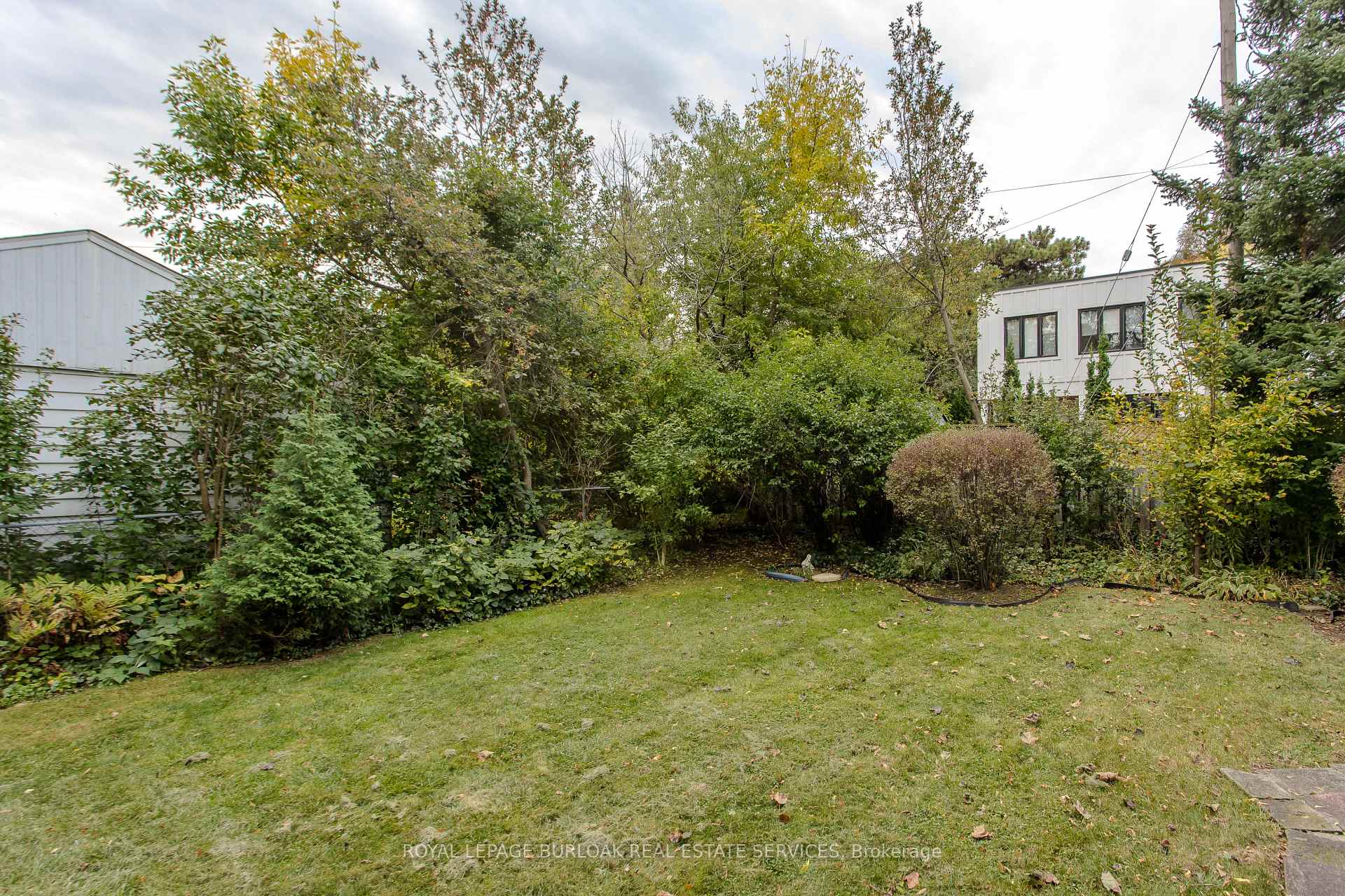 Photo 4 of 2104 Emerald Crescent, Burlington, Brant — HOMEH