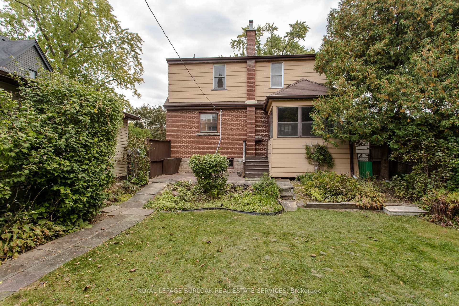 Photo 5 of 2104 Emerald Crescent, Burlington, Brant — HOMEH