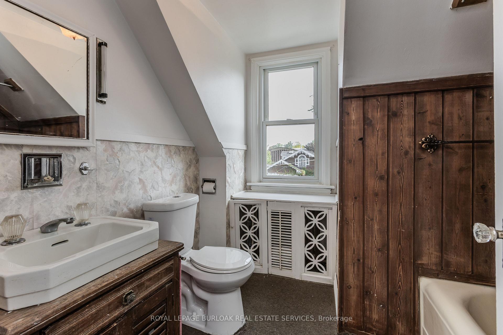Photo 24 of 2104 Emerald Crescent, Burlington, Brant — HOMEH