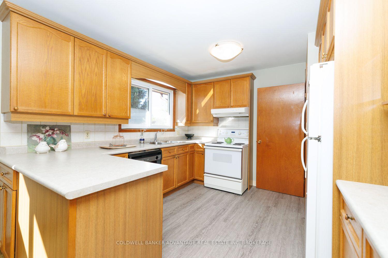 Photo 10 of 231 Price Avenue, Welland, Prince Charles — HOMEH