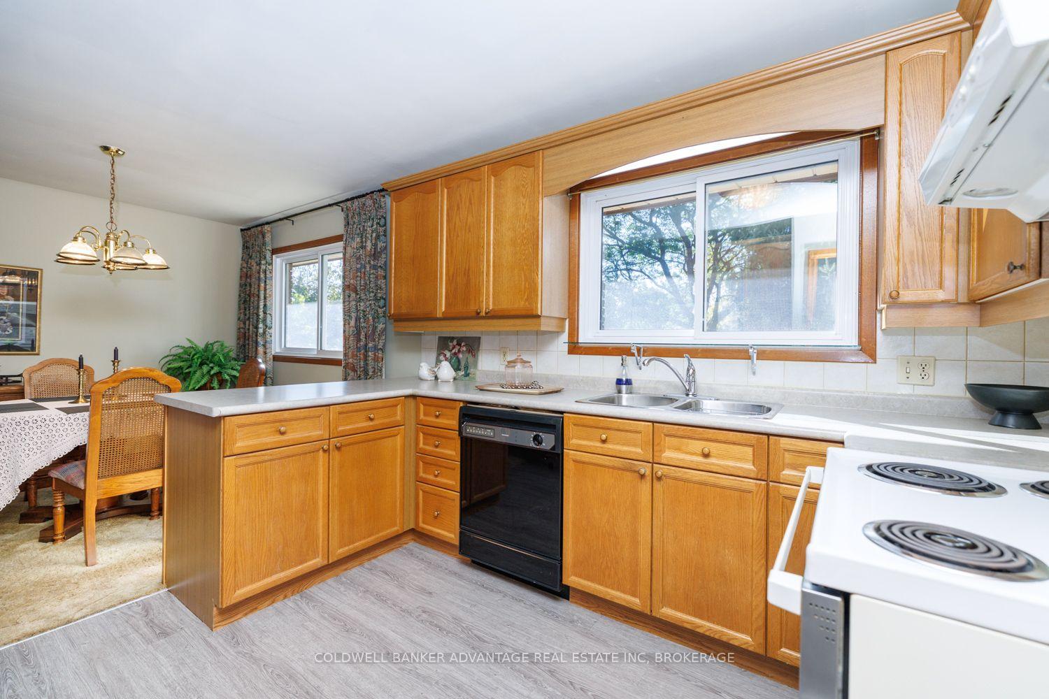 Photo 11 of 231 Price Avenue, Welland, Prince Charles — HOMEH