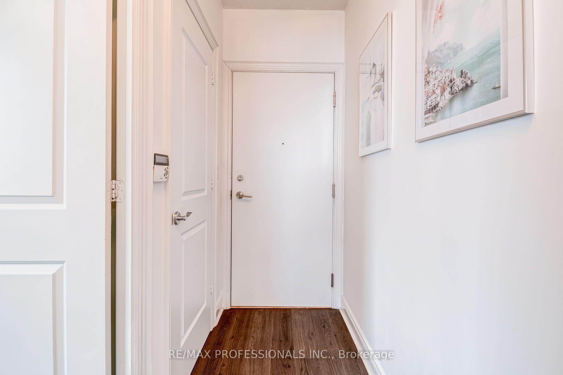 Photo 4 of Unit 3701, 16 Brookers Lane, Etobicoke, Mimico — HOMEH