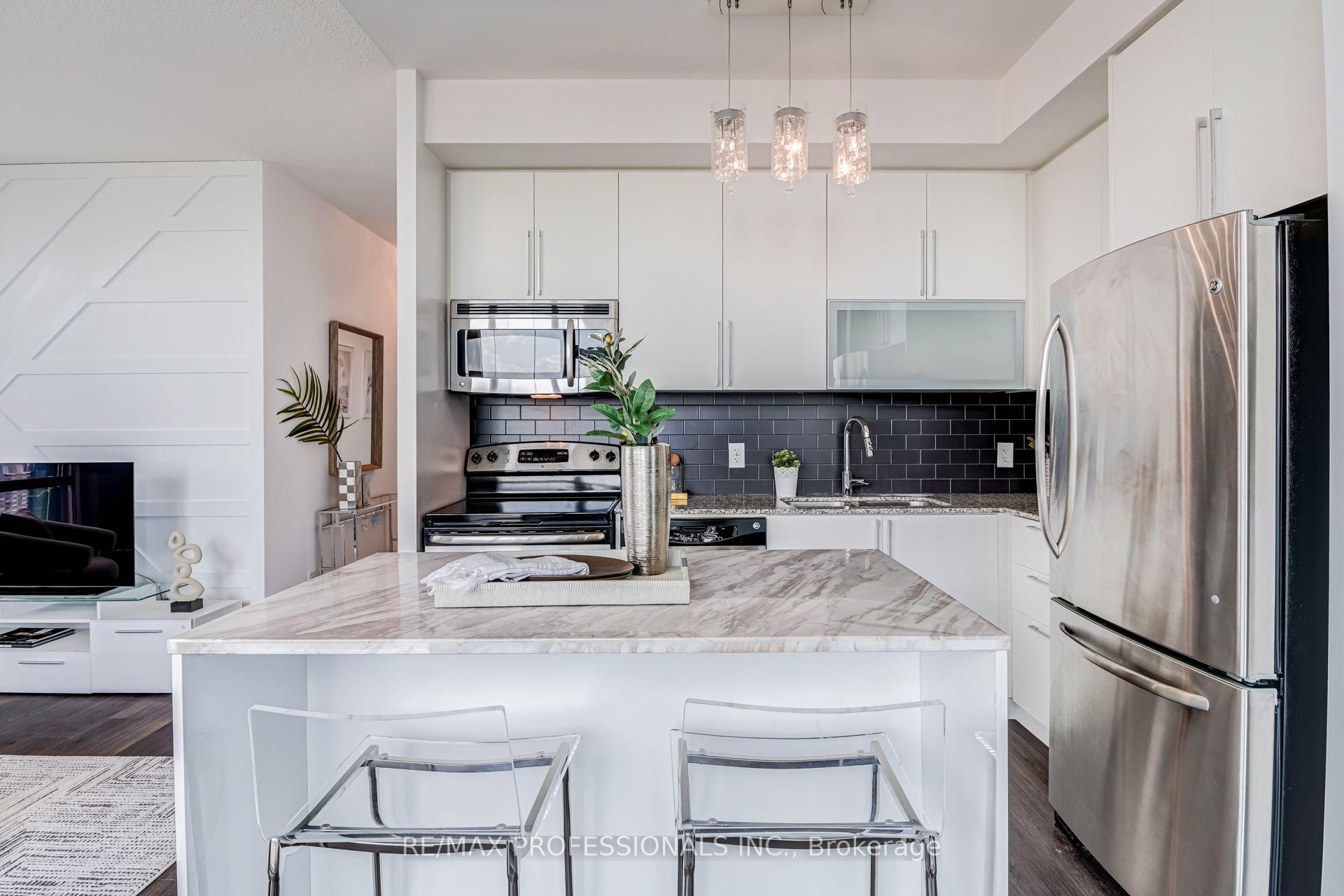 Photo 10 of Unit 3701, 16 Brookers Lane, Etobicoke, Mimico — HOMEH