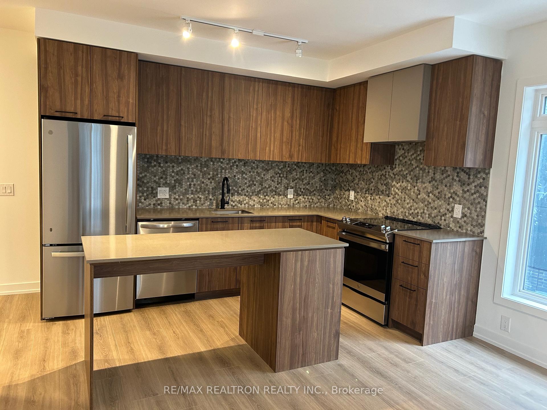 Photo 8 of Unit 15, 20 Lagerfeld Drive, Brampton, Northwest Brampton — HOMEH