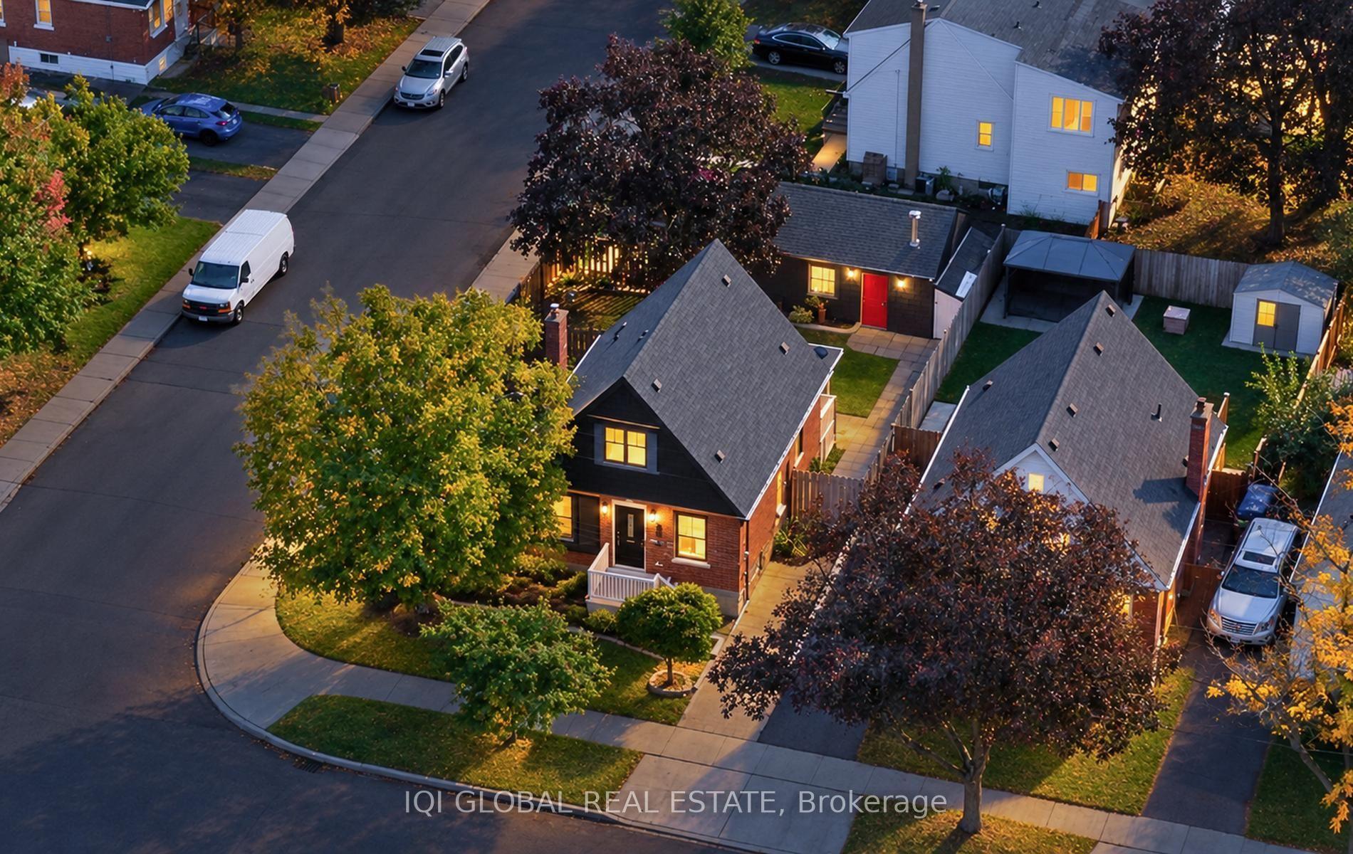Photo of 504 Brucedale Avenue E