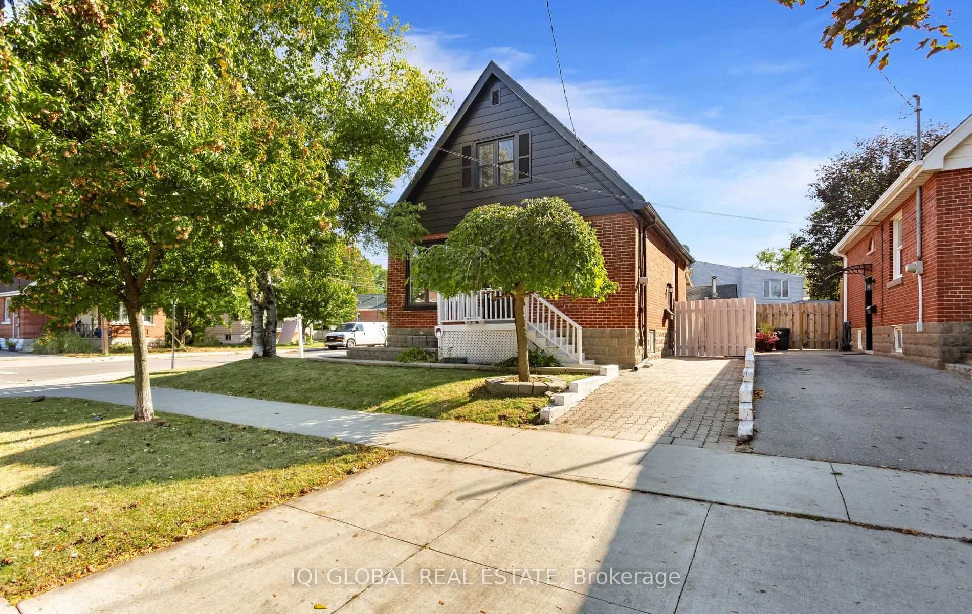 Photo 2 of 504 Brucedale Avenue E, Hamilton, Eastmount — HOMEH