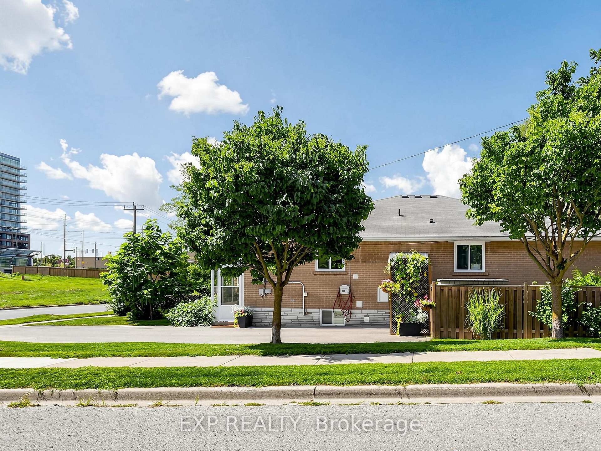 Photo 2 of 175 Penn Avenue, Newmarket, Bristol-London — HOMEH