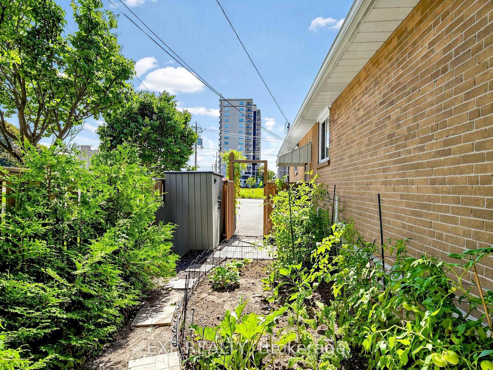 Photo 18 of 175 Penn Avenue, Newmarket, Bristol-London — HOMEH