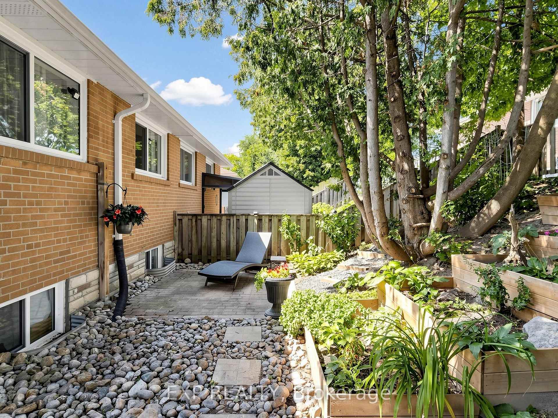 Photo 20 of 175 Penn Avenue, Newmarket, Bristol-London — HOMEH