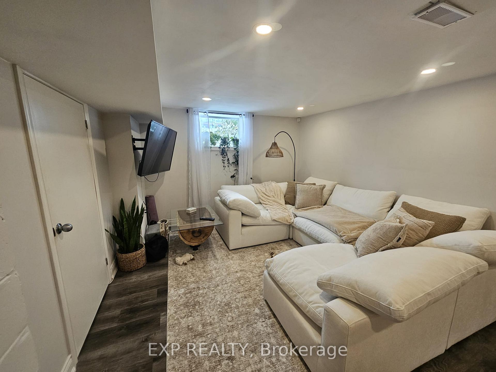 Photo 26 of 175 Penn Avenue, Newmarket, Bristol-London — HOMEH