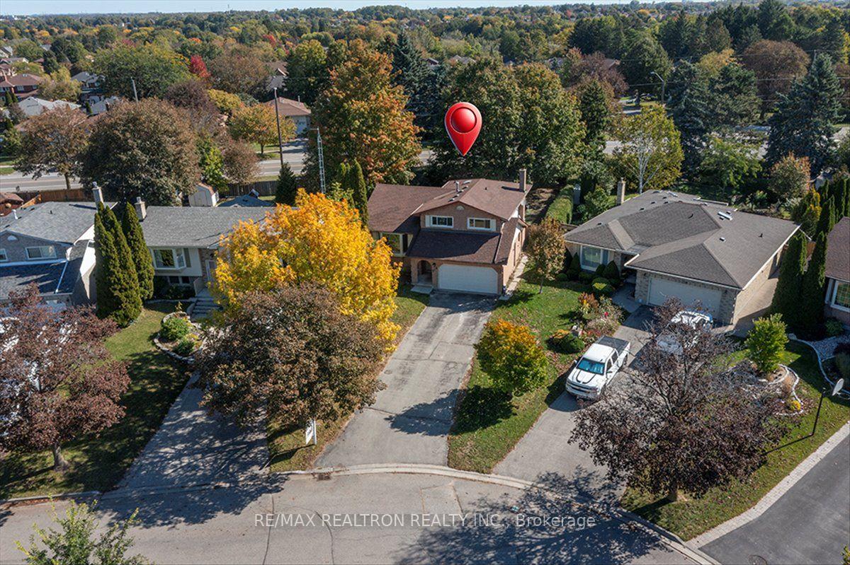 Photo 2 of 513 Labrador Drive, Oshawa, Donevan — HOMEH
