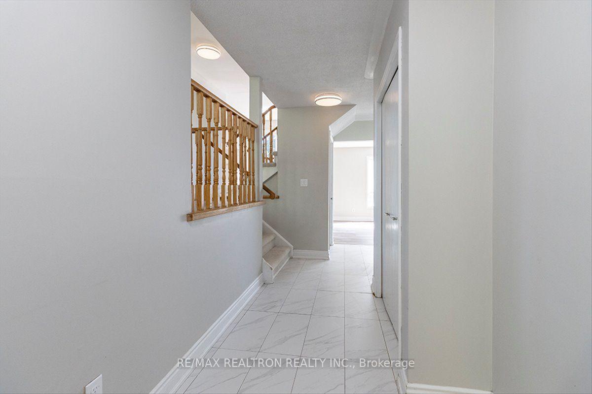 Photo 7 of 513 Labrador Drive, Oshawa, Donevan — HOMEH
