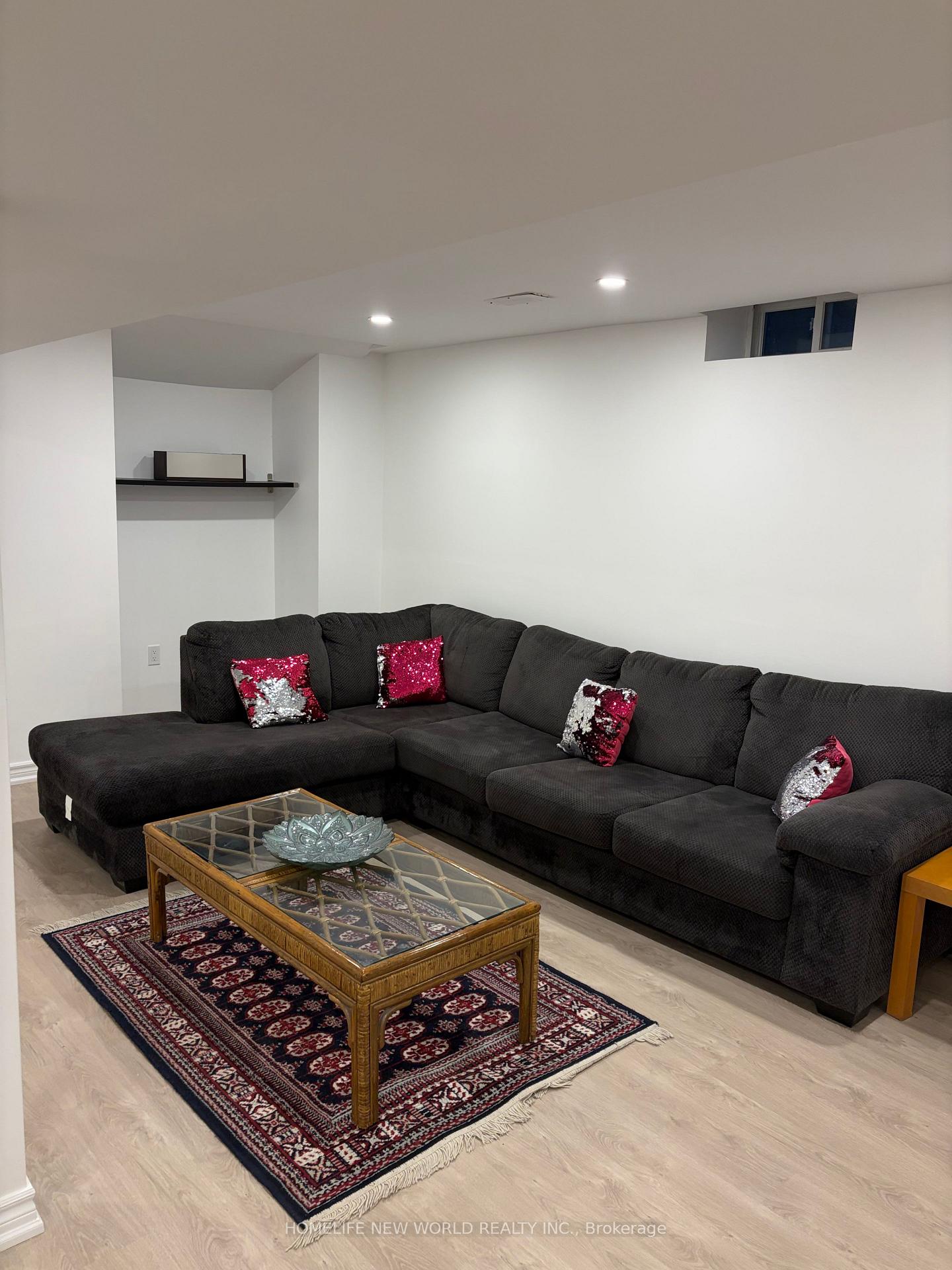 Photo 4 of Unit Basement, 35 Ashfield Drive, Richmond Hill, Oak Ridges Lake Wilcox — HOMEH